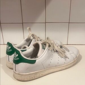 Adidas Stan Smith White and Green Sneakers Size 6.5 (men)/8 (women’s) EUC